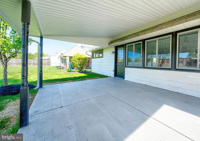 11 WHITEWOOD DR, Levittown, PA 19057