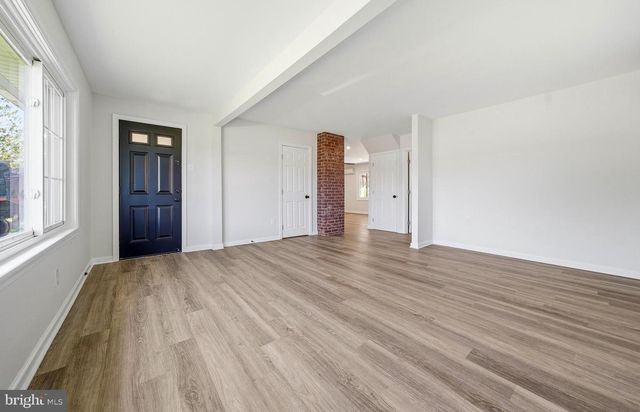 11 WHITEWOOD DR, Levittown, PA 19057