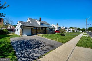 11 WHITEWOOD DR, Levittown, PA 19057
