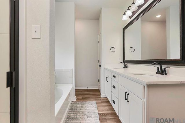 8242 Treeline Dr, Gonzales, LA 70737