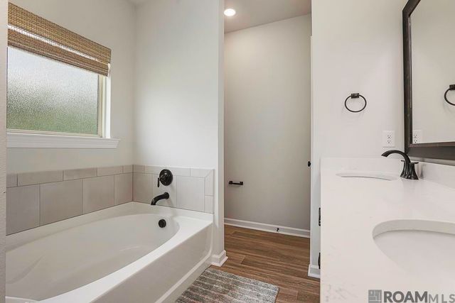 8242 Treeline Dr, Gonzales, LA 70737