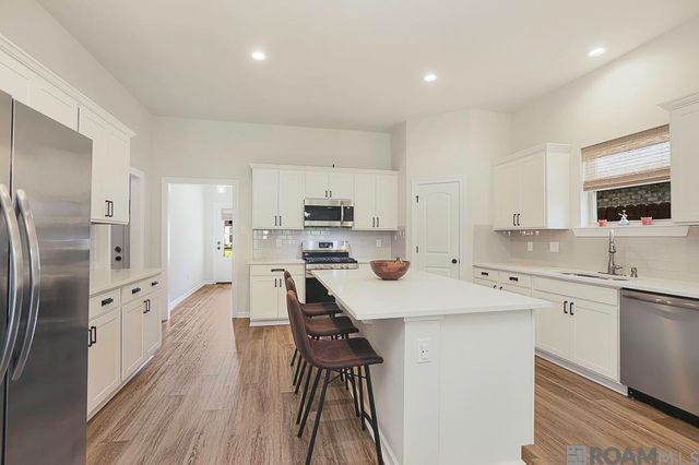 8242 Treeline Dr, Gonzales, LA 70737