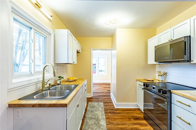 99 Beverly Heights, Greece, NY 14616