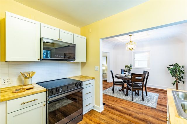 99 Beverly Heights, Greece, NY 14616