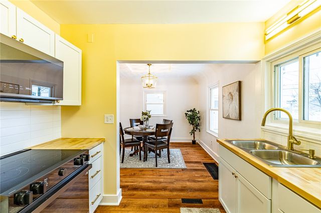 99 Beverly Heights, Greece, NY 14616