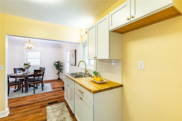 99 Beverly Heights, Greece, NY 14616