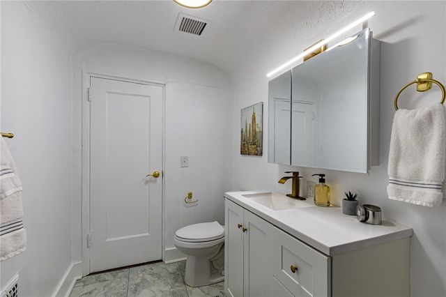 99 Beverly Heights, Greece, NY 14616