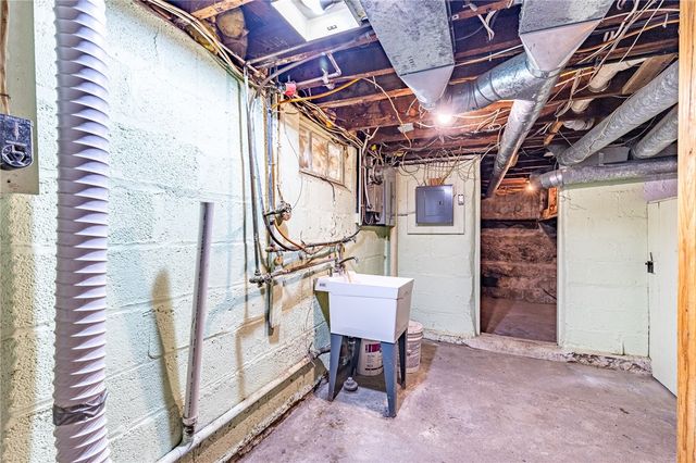 99 Beverly Heights, Greece, NY 14616