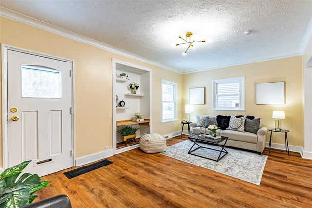 99 Beverly Heights, Greece, NY 14616