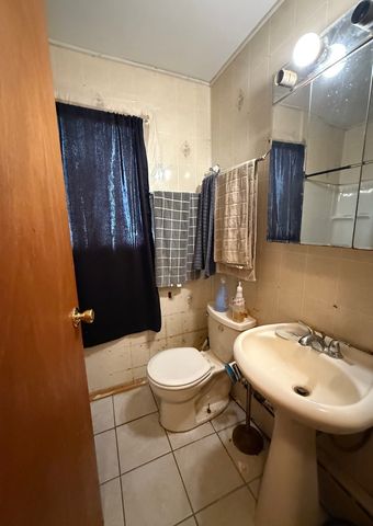 8718 S Euclid Avenue, Chicago, IL 60617