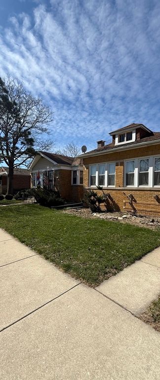 Image 2 of property listing at 8718 S Euclid Avenue, Chicago, IL 60617