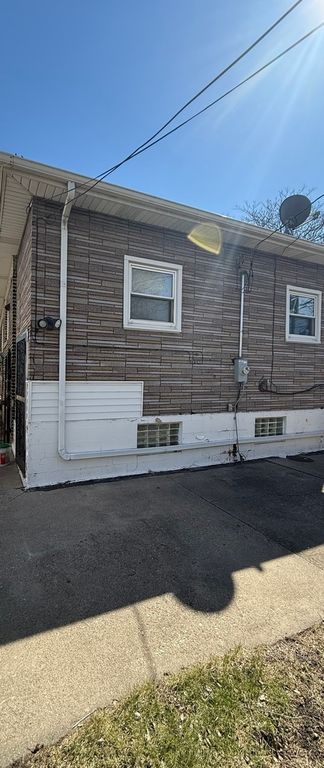Image 18 of property listing at 8718 S Euclid Avenue, Chicago, IL 60617