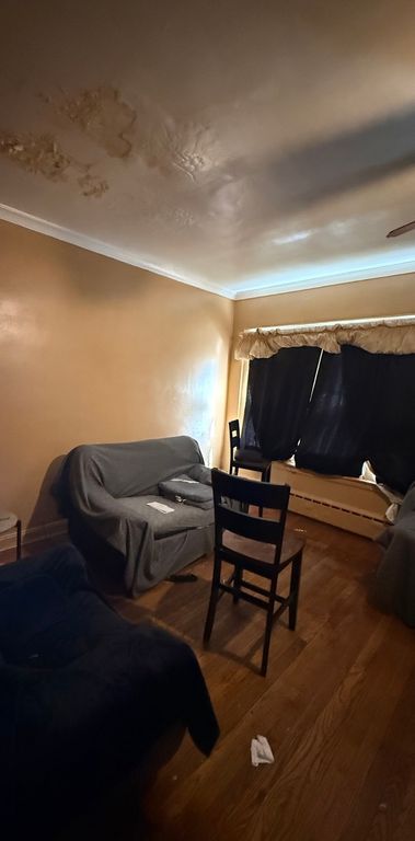 Image 4 of property listing at 8718 S Euclid Avenue, Chicago, IL 60617