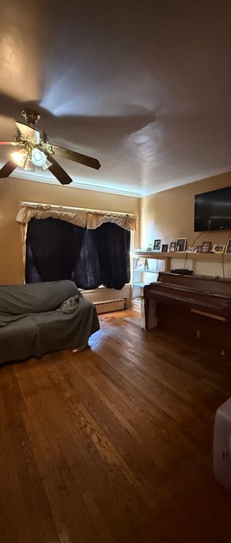 Image 6 of property listing at 8718 S Euclid Avenue, Chicago, IL 60617