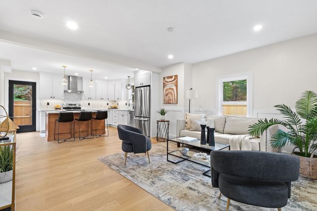 22 Belknap Court, Concord, MA 01742