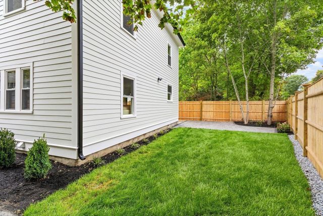 22 Belknap Court, Concord, MA 01742