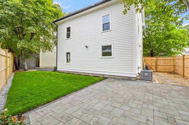 22 Belknap Court, Concord, MA 01742