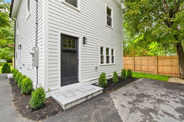 22 Belknap Court, Concord, MA 01742