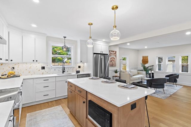 22 Belknap Court, Concord, MA 01742