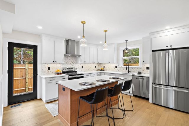 22 Belknap Court, Concord, MA 01742