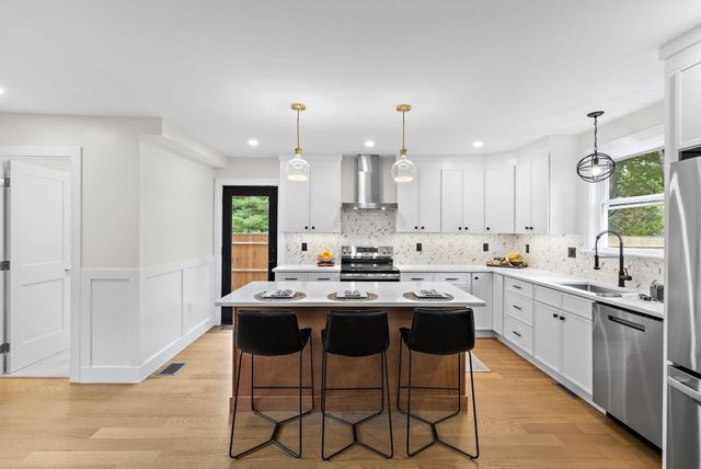 22 Belknap Court, Concord, MA 01742
