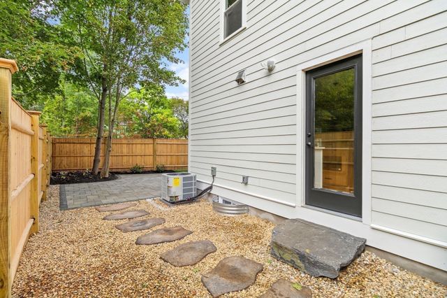 22 Belknap Court, Concord, MA 01742