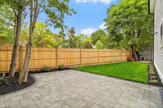 22 Belknap Court, Concord, MA 01742