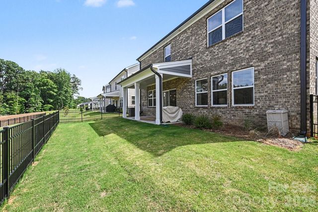 8230 Franklin Trail Street, Charlotte, NC 28227
