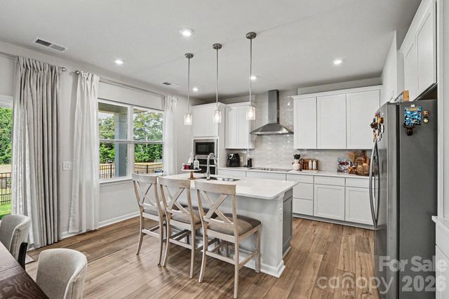 8230 Franklin Trail Street, Charlotte, NC 28227