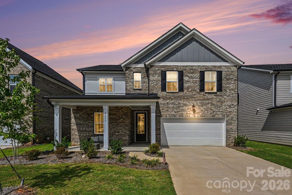 8230 Franklin Trail Street, Charlotte, NC 28227