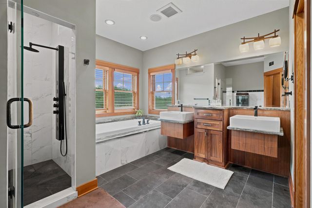 10721 Watersedge Lane, Woodbury, MN 55129