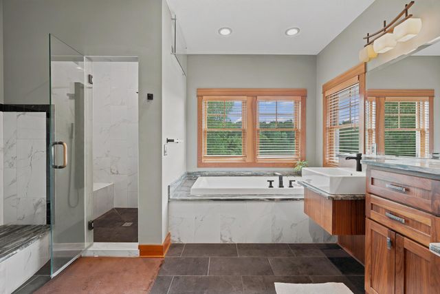10721 Watersedge Lane, Woodbury, MN 55129
