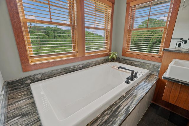 10721 Watersedge Lane, Woodbury, MN 55129