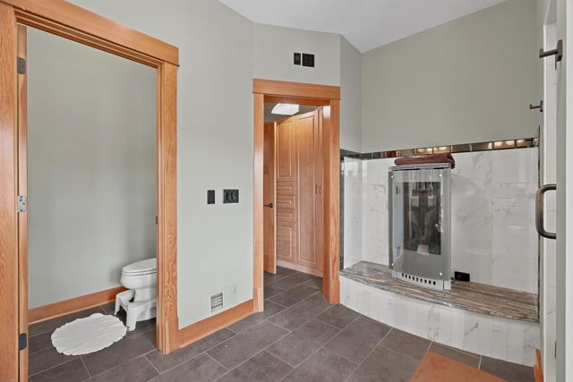 10721 Watersedge Lane, Woodbury, MN 55129
