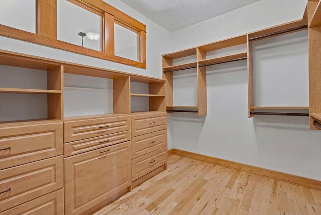 10721 Watersedge Lane, Woodbury, MN 55129