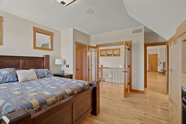 10721 Watersedge Lane, Woodbury, MN 55129