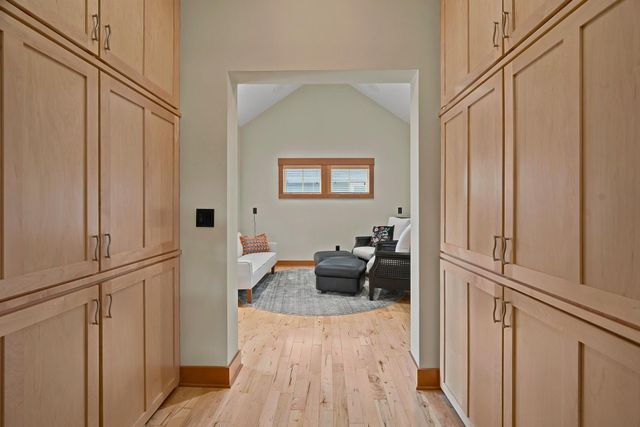 10721 Watersedge Lane, Woodbury, MN 55129