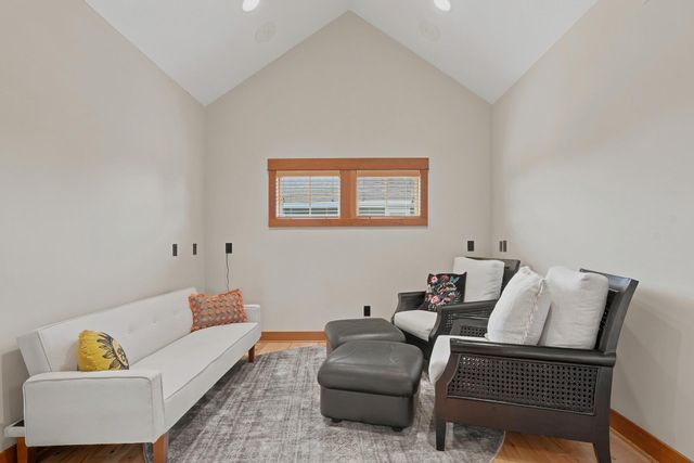10721 Watersedge Lane, Woodbury, MN 55129