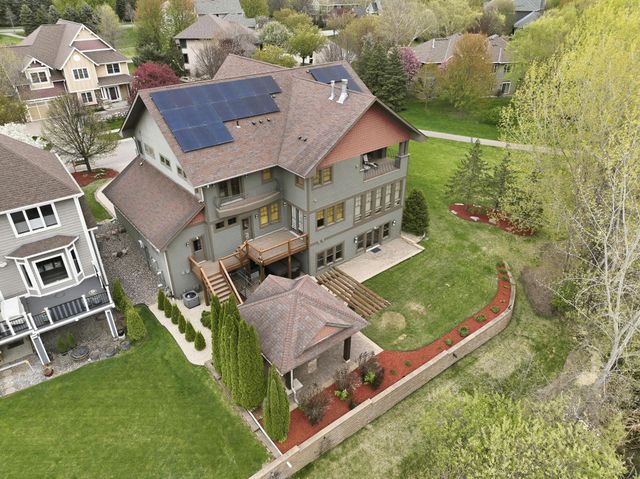 10721 Watersedge Lane, Woodbury, MN 55129