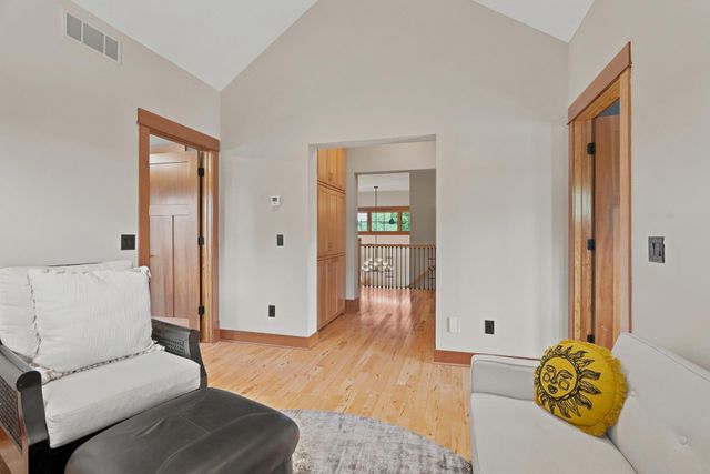10721 Watersedge Lane, Woodbury, MN 55129