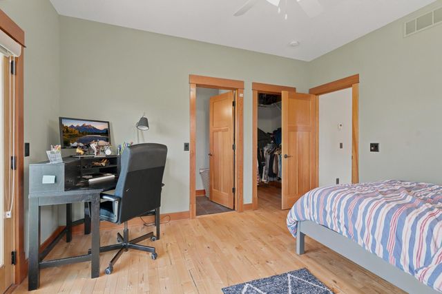 10721 Watersedge Lane, Woodbury, MN 55129
