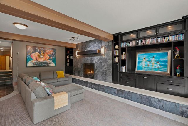 10721 Watersedge Lane, Woodbury, MN 55129