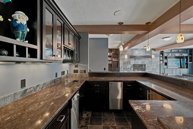 10721 Watersedge Lane, Woodbury, MN 55129