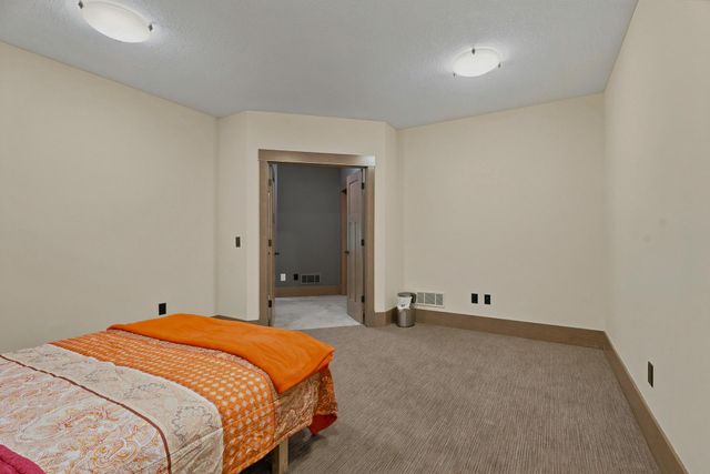 10721 Watersedge Lane, Woodbury, MN 55129