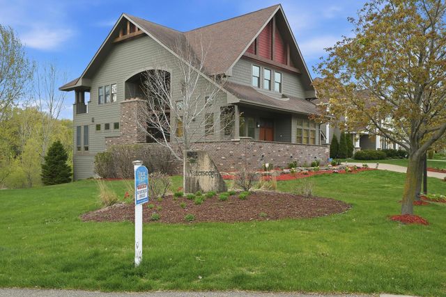 10721 Watersedge Lane, Woodbury, MN 55129
