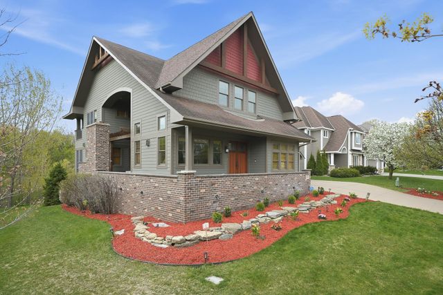 10721 Watersedge Lane, Woodbury, MN 55129