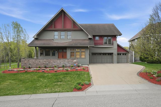 10721 Watersedge Lane, Woodbury, MN 55129