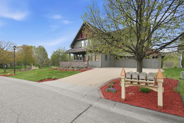 10721 Watersedge Lane, Woodbury, MN 55129