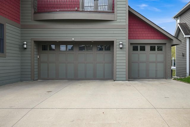 10721 Watersedge Lane, Woodbury, MN 55129