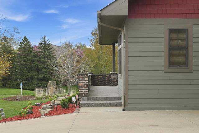 10721 Watersedge Lane, Woodbury, MN 55129